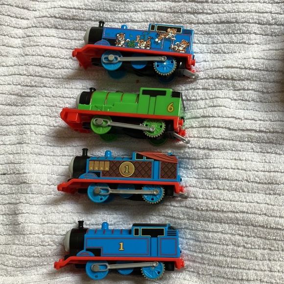 Set of 6 Thomas the train engines - Picture 2 of 13